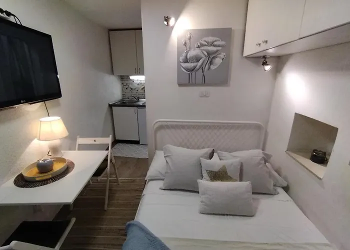 Tiny In Center Stone House Spalato