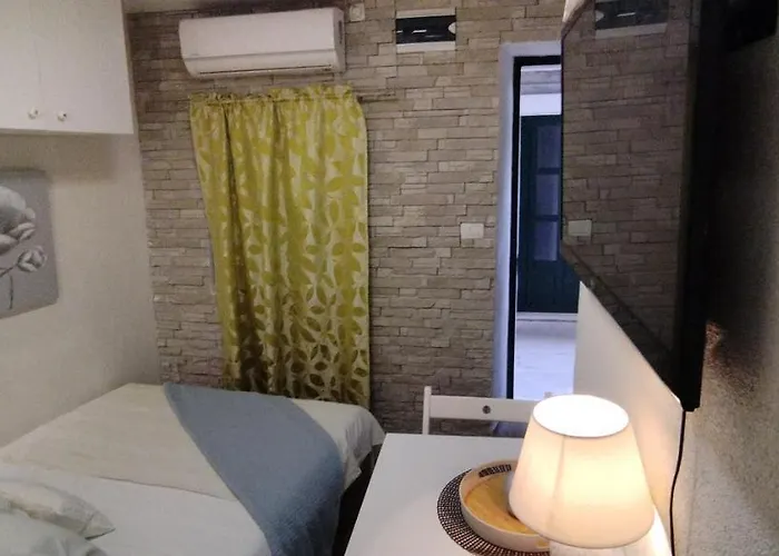 Tiny In Center Stone House Appartamento