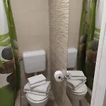 Tiny In Center Stone House سبليت