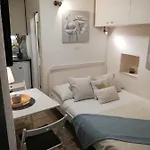 شقة Tiny In Center Stone House
