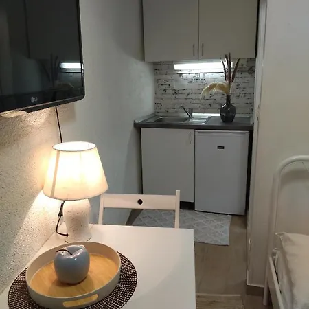 Lejlighed Tiny In Center Stone House Split