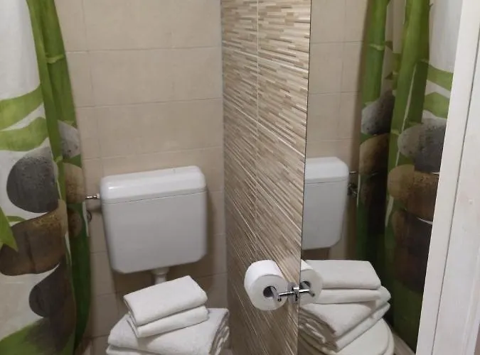 Tiny In Center Stone House 스플리트