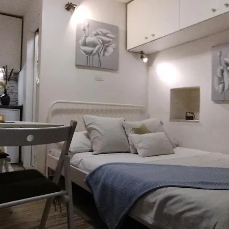 Διαμέρισμα Tiny In Center Stone House